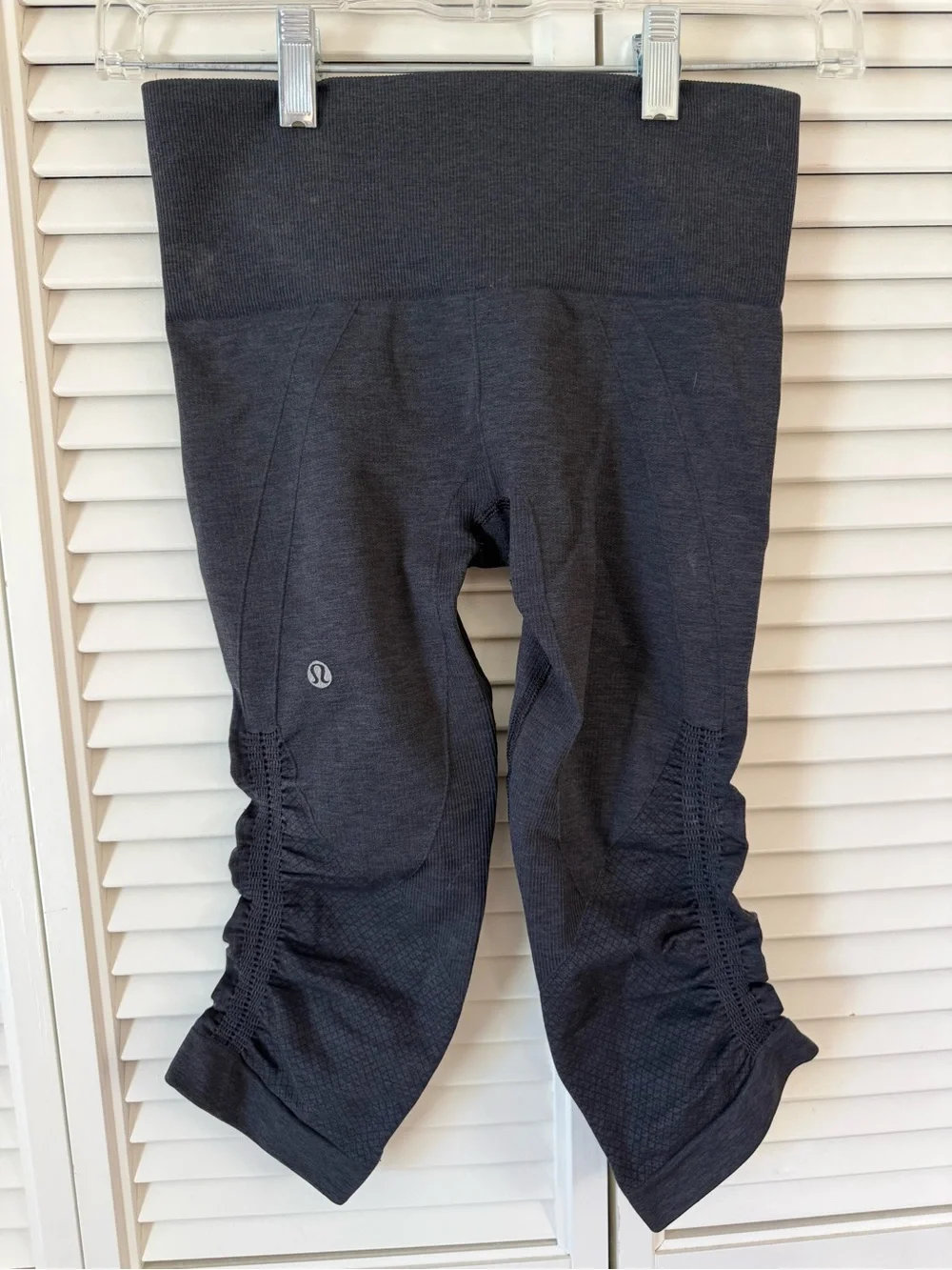 Lululemon In The Flow Heather Grey Cropped Ruched Capri Stretch Leggings Sz 4-6